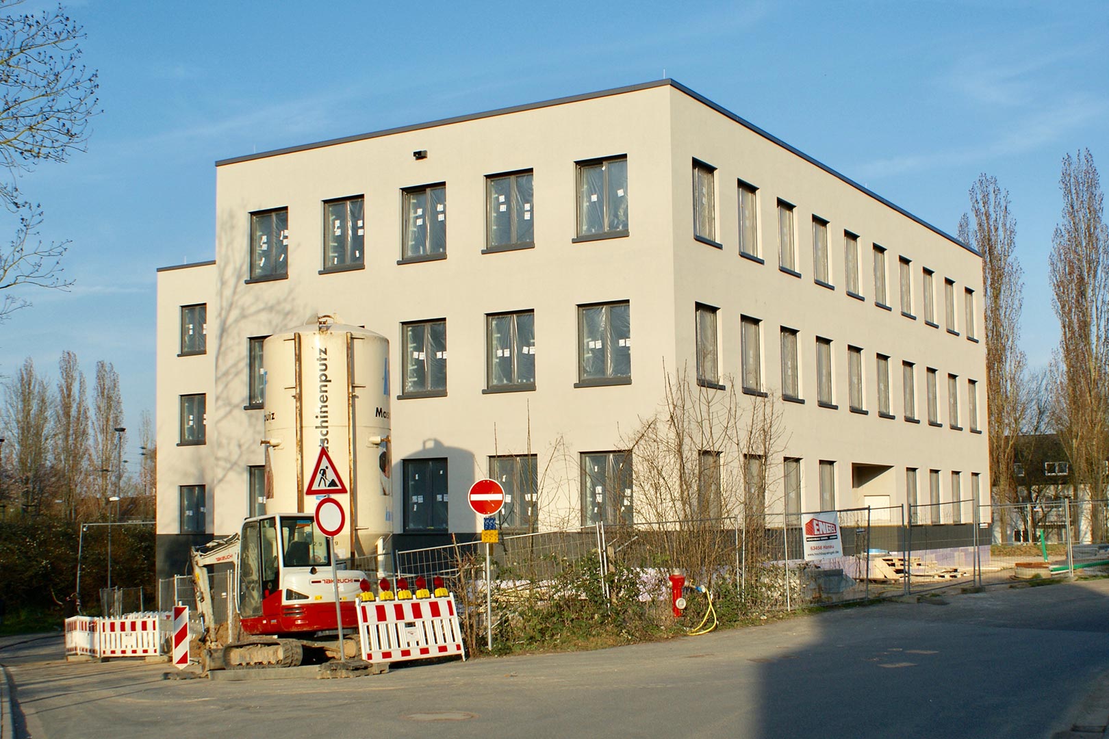 Büro Neubau Bad Homburg: Fassade fertiggestellt • BERNHARD Bauträger